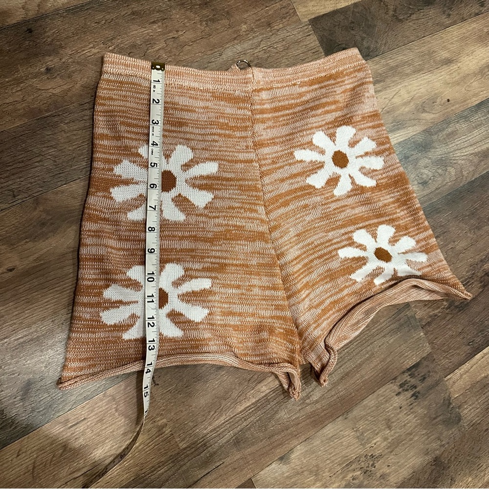 Boutique 70s Inspired Shorts sz Large - Picture 3 of 9